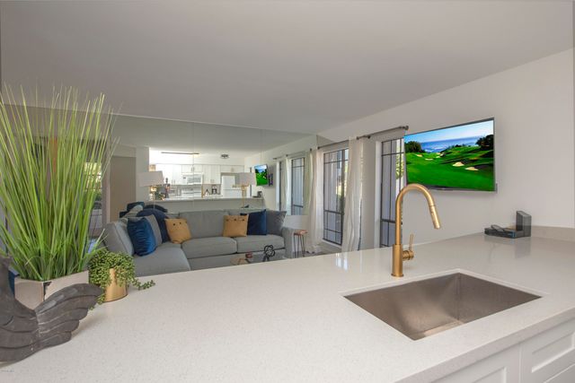 5209 N 24TH Street 103, Phoenix, AZ 85016