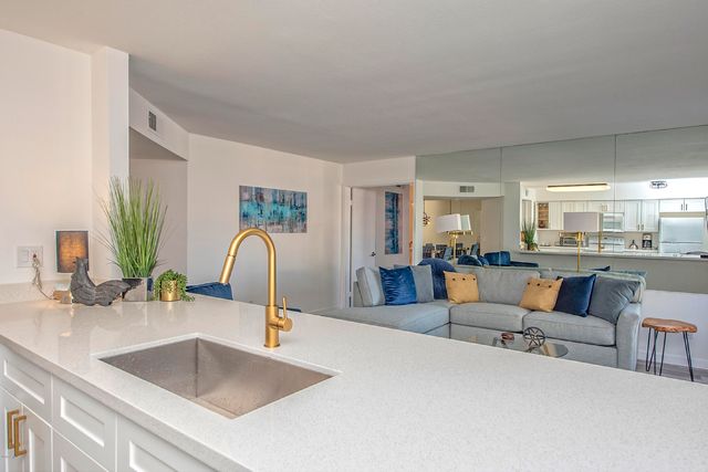 5209 N 24TH Street 103, Phoenix, AZ 85016