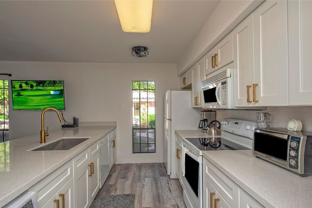 5209 N 24TH Street 103, Phoenix, AZ 85016