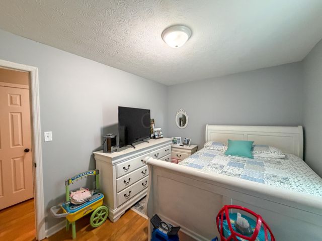 1203 Dean Hundley Road, East Bernstadt, KY 40729