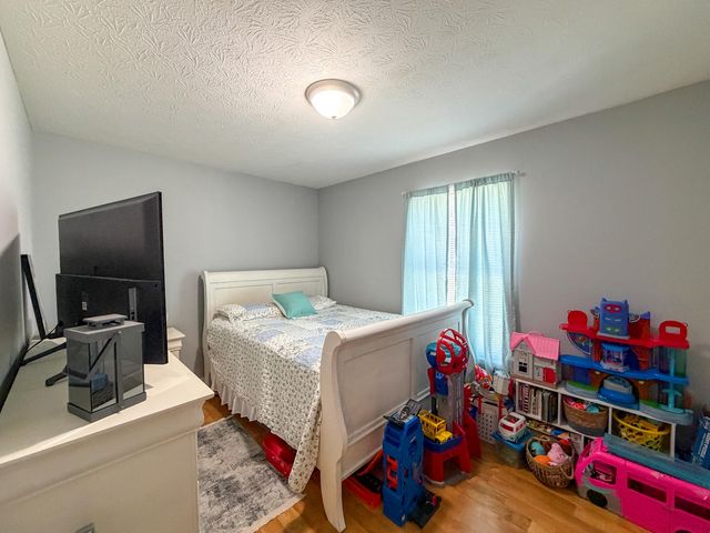 1203 Dean Hundley Road, East Bernstadt, KY 40729