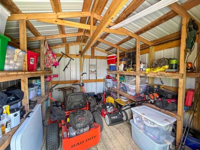 1203 Dean Hundley Road, East Bernstadt, KY 40729