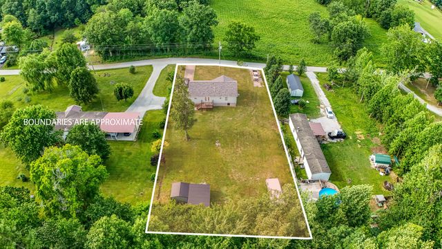 1203 Dean Hundley Road, East Bernstadt, KY 40729