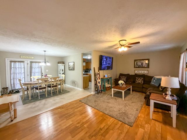 1203 Dean Hundley Road, East Bernstadt, KY 40729