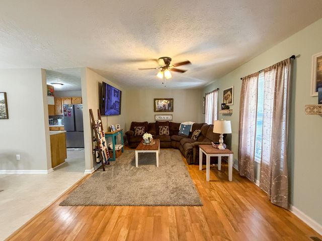 1203 Dean Hundley Road, East Bernstadt, KY 40729
