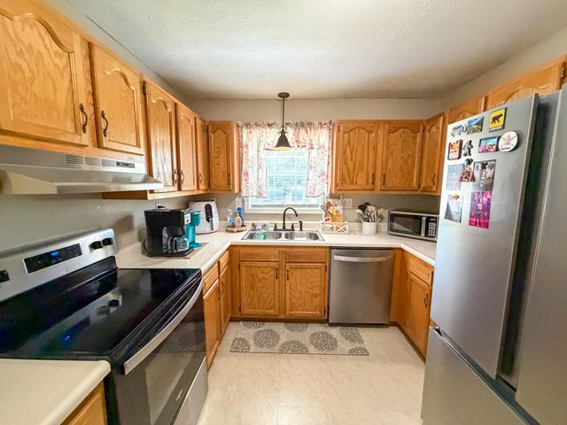 1203 Dean Hundley Road, East Bernstadt, KY 40729
