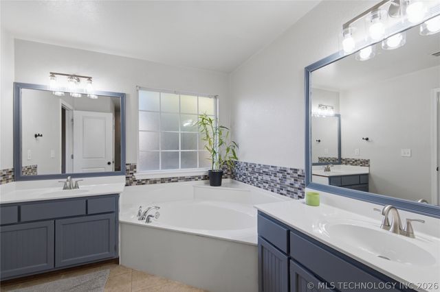 809 S 71st Street S, Broken Arrow, OK 74014