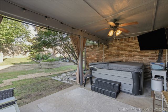 809 S 71st Street S, Broken Arrow, OK 74014