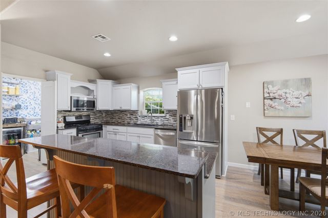 809 S 71st Street S, Broken Arrow, OK 74014
