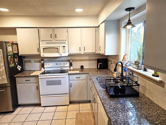 17211 Heritage Bay Drive, Webster, TX 77598