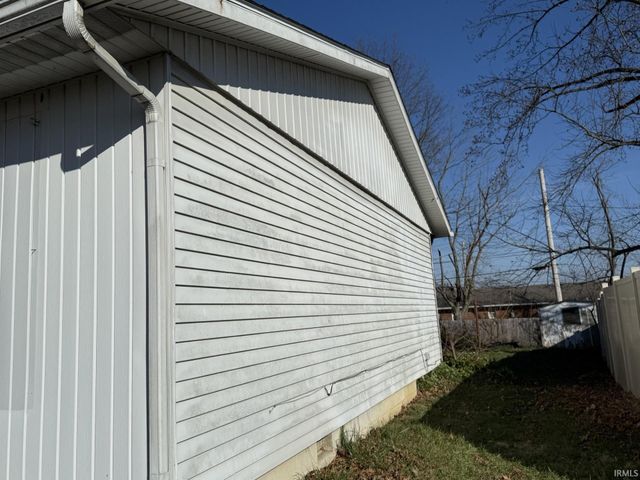 1313 Mayfair Drive, Boonville, IN 47601