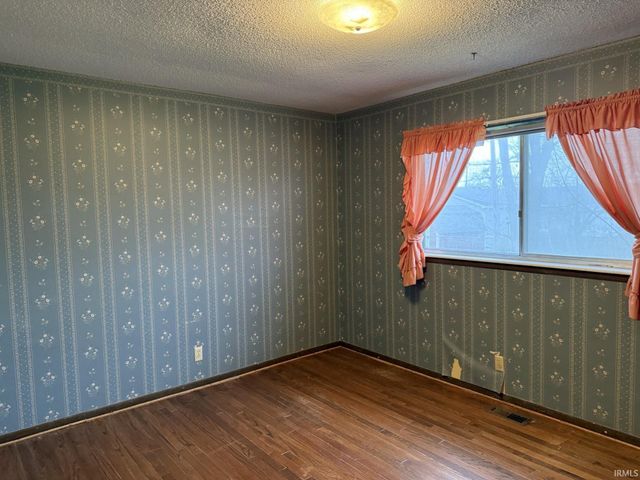 1313 Mayfair Drive, Boonville, IN 47601