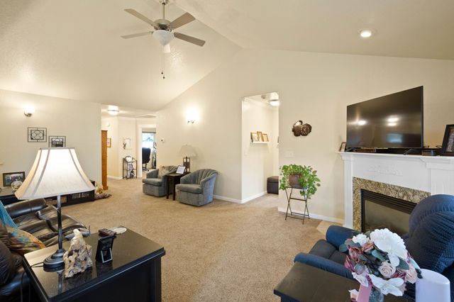 737 SW Kinsington Court, Grants Pass, OR 97526