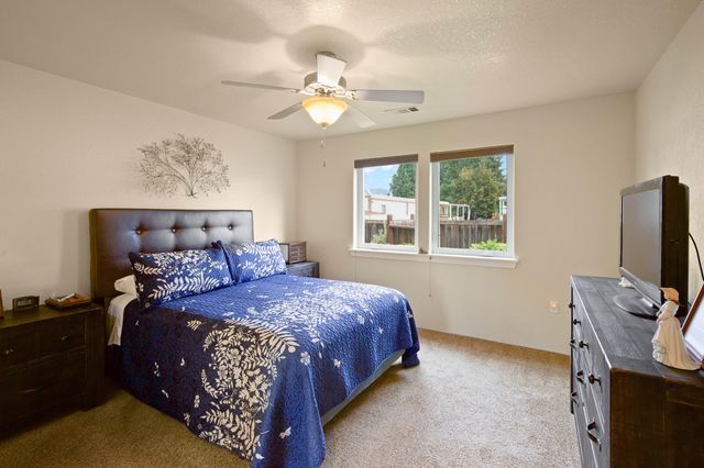 737 SW Kinsington Court, Grants Pass, OR 97526