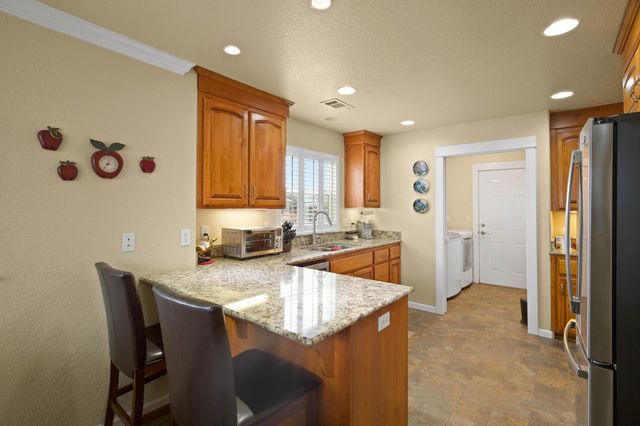 737 SW Kinsington Court, Grants Pass, OR 97526