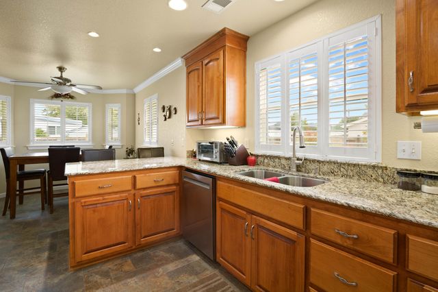 737 SW Kinsington Court, Grants Pass, OR 97526