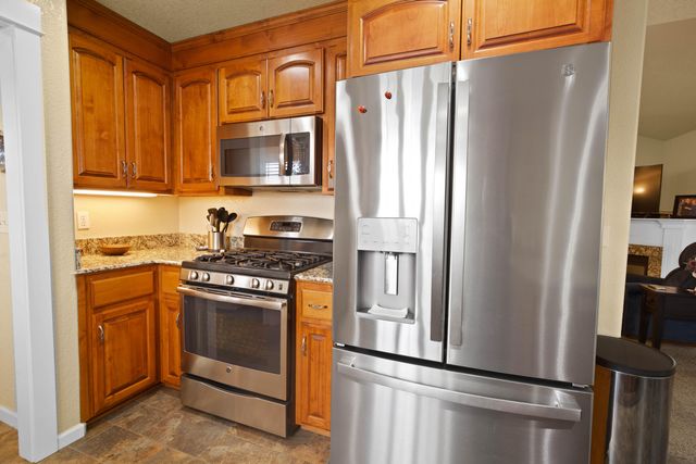 737 SW Kinsington Court, Grants Pass, OR 97526