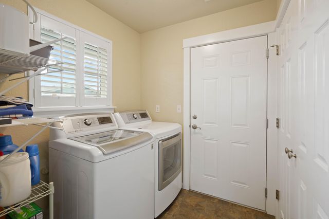 737 SW Kinsington Court, Grants Pass, OR 97526