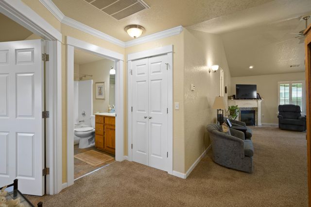 737 SW Kinsington Court, Grants Pass, OR 97526