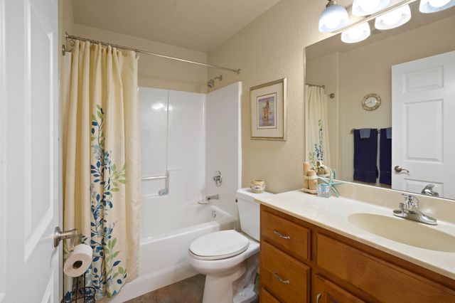 737 SW Kinsington Court, Grants Pass, OR 97526
