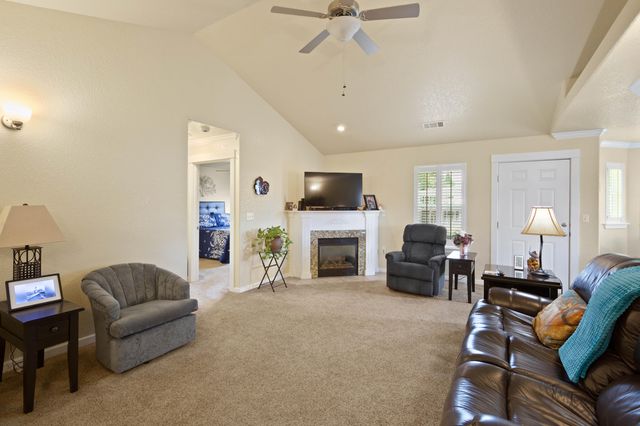 737 SW Kinsington Court, Grants Pass, OR 97526