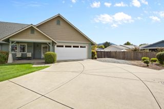 737 SW Kinsington Court, Grants Pass, OR 97526