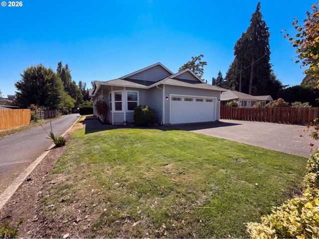 1586 Ne GRANDHAVEN St, Mc Minnville, OR 97128