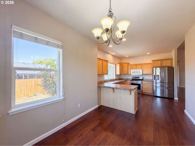 1586 Ne GRANDHAVEN St, Mc Minnville, OR 97128