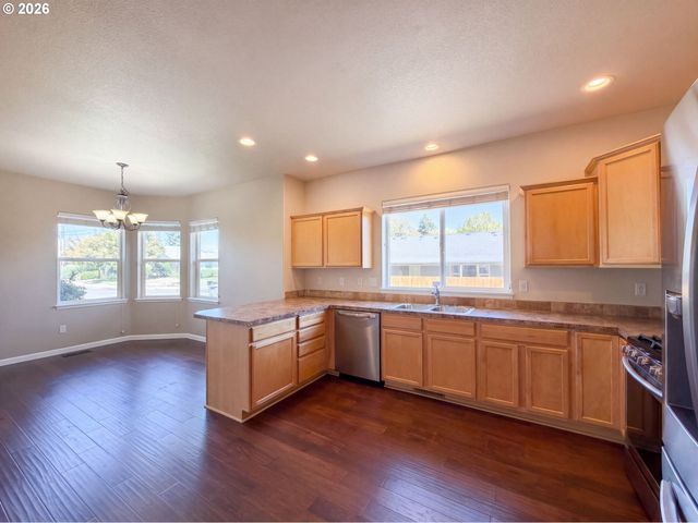 1586 Ne GRANDHAVEN St, Mc Minnville, OR 97128