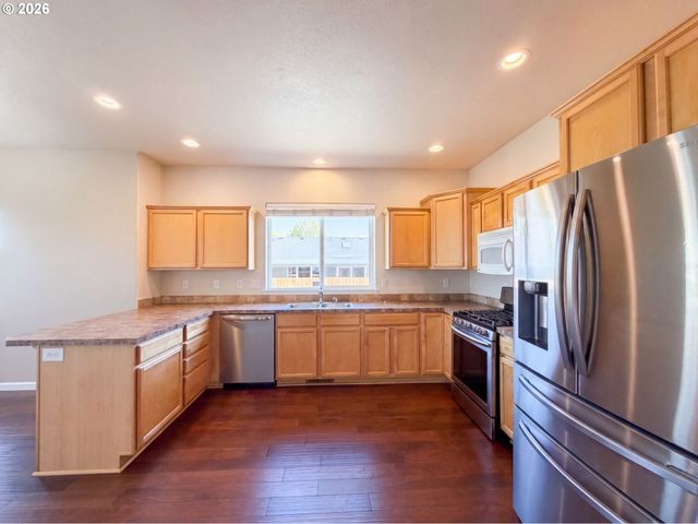 1586 Ne GRANDHAVEN St, Mc Minnville, OR 97128