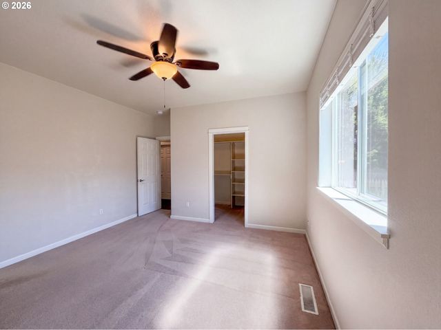 1586 Ne GRANDHAVEN St, Mc Minnville, OR 97128