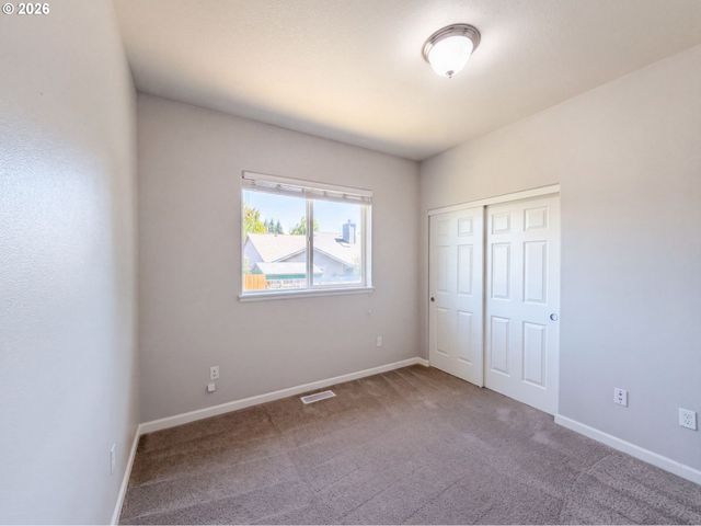 1586 Ne GRANDHAVEN St, Mc Minnville, OR 97128