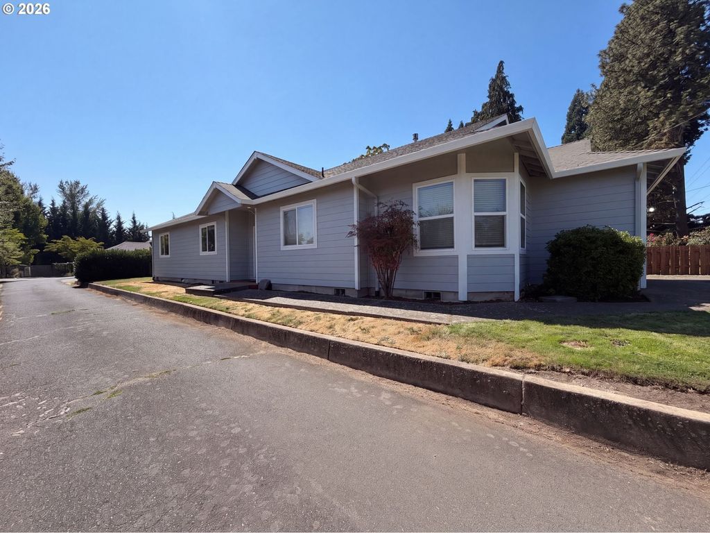 Image 1 of property listing at 1586 Ne GRANDHAVEN St, Mc Minnville, OR 97128
