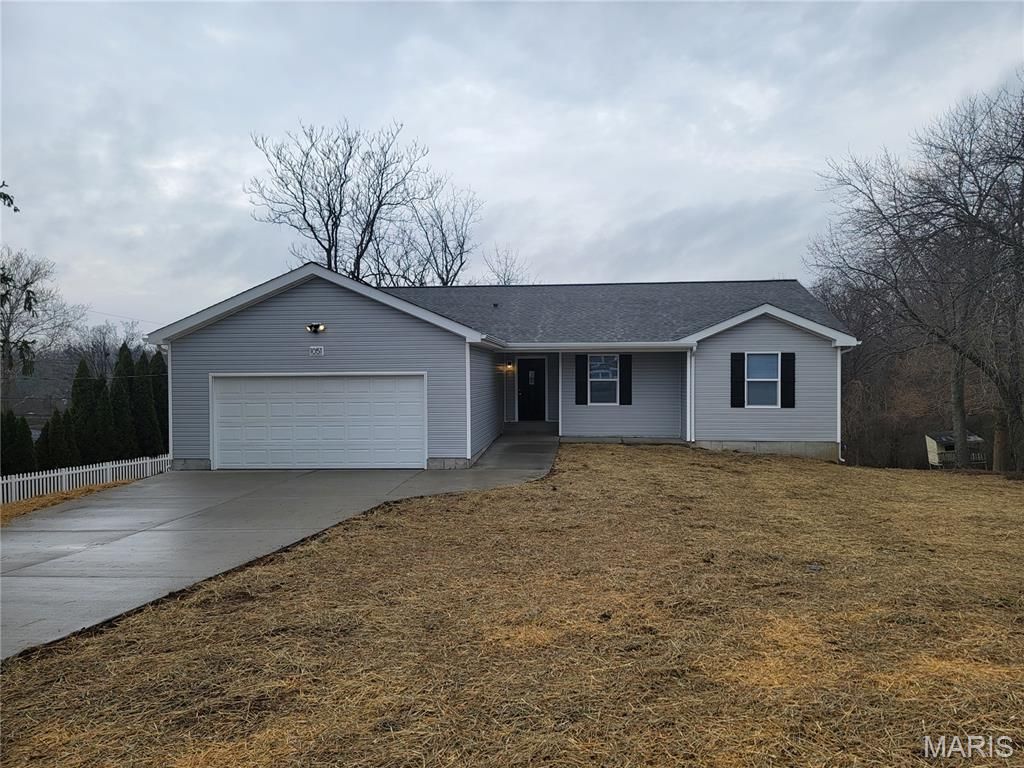 1051 Smith Avenue, Ferguson, MO 63135