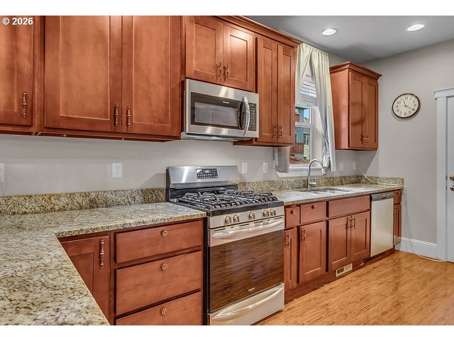 2652 HOO DOO Dr, Salem, OR 97304