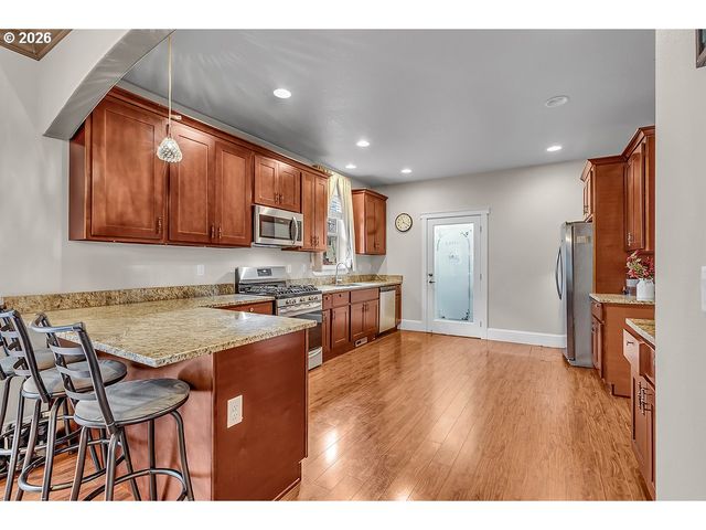 2652 HOO DOO Dr, Salem, OR 97304