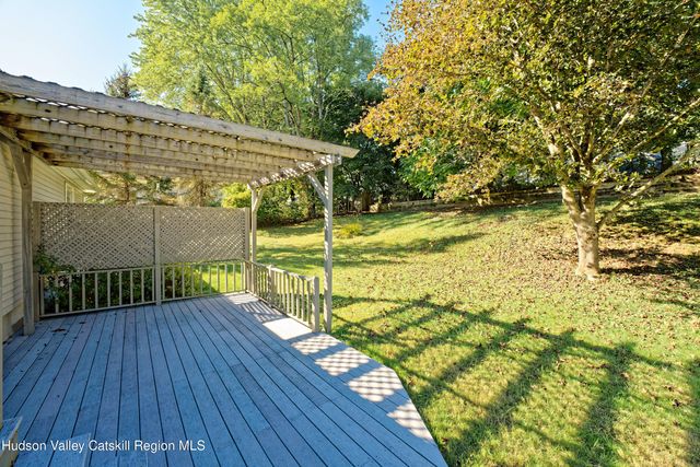 18 Coronation Drive, Stuyvesant, NY 12173