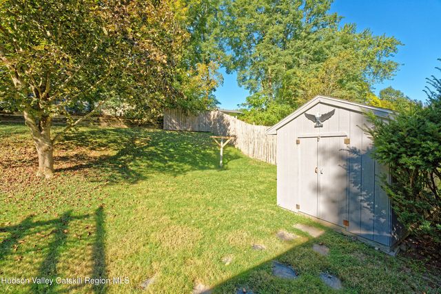 18 Coronation Drive, Stuyvesant, NY 12173