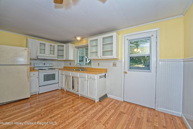 18 Coronation Drive, Stuyvesant, NY 12173