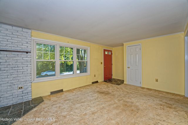 18 Coronation Drive, Stuyvesant, NY 12173