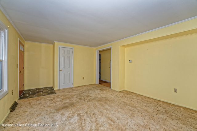 18 Coronation Drive, Stuyvesant, NY 12173