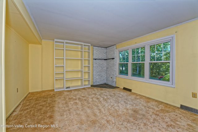 18 Coronation Drive, Stuyvesant, NY 12173