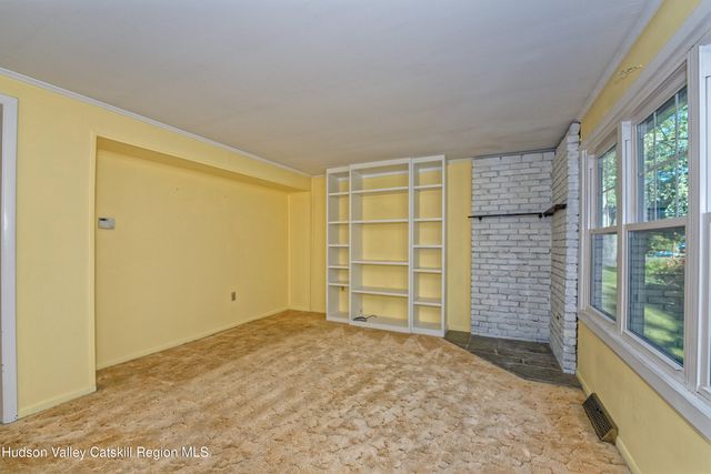 18 Coronation Drive, Stuyvesant, NY 12173