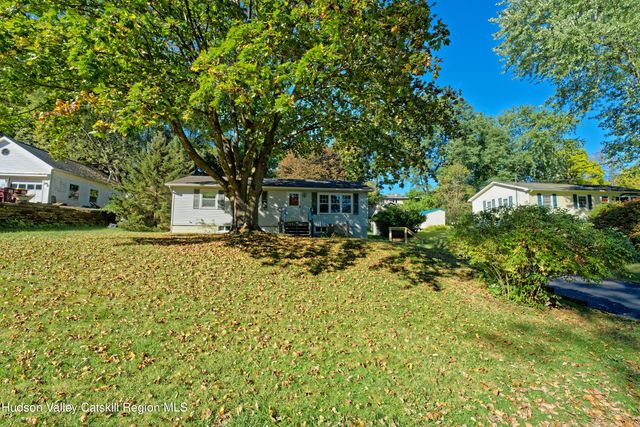 18 Coronation Drive, Stuyvesant, NY 12173