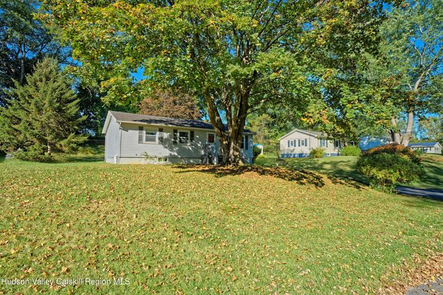 18 Coronation Drive, Stuyvesant, NY 12173