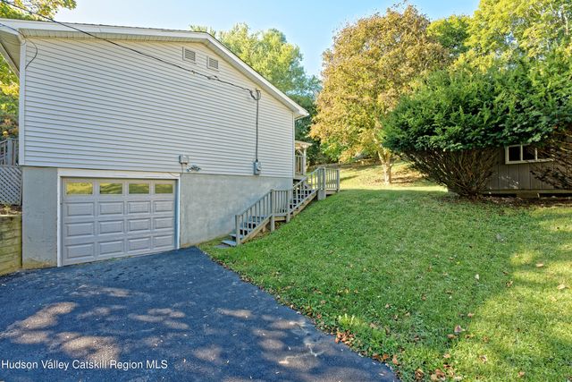 18 Coronation Drive, Stuyvesant, NY 12173