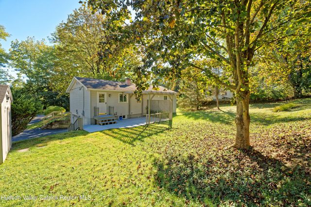 18 Coronation Drive, Stuyvesant, NY 12173