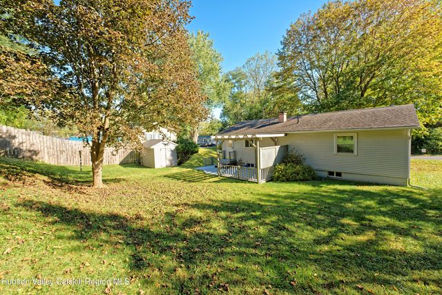 18 Coronation Drive, Stuyvesant, NY 12173