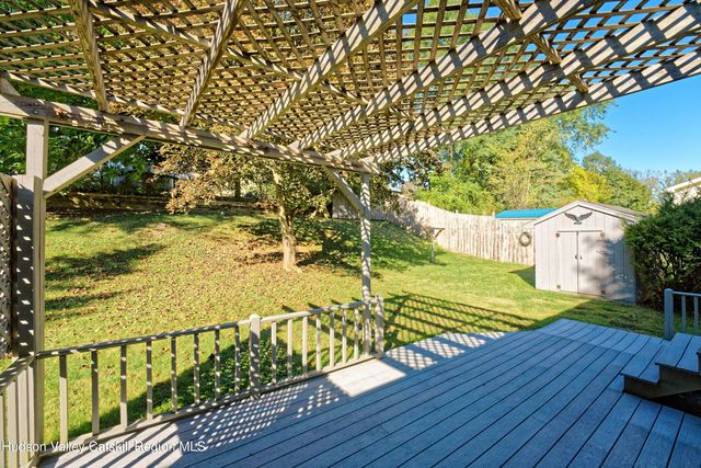 18 Coronation Drive, Stuyvesant, NY 12173