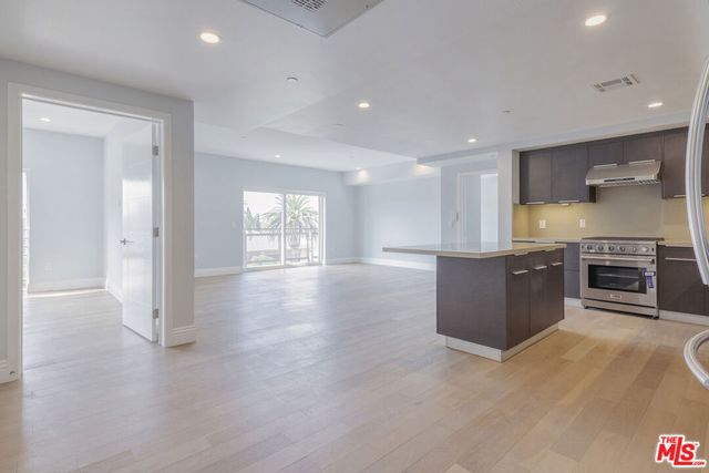 2939 Leeward Avenue 401, Los Angeles, CA 90005